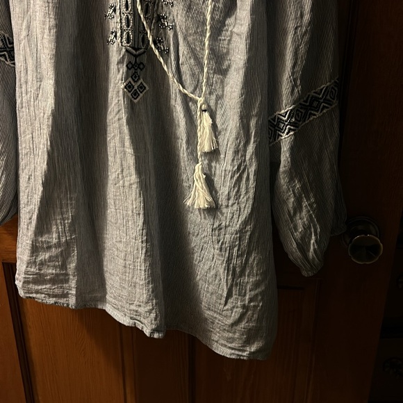 3X Westport long sleeve peasant embroidered crochet at neckline and sleeves.ties - Picture 2 of 13